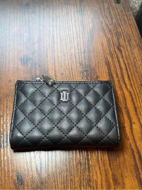 Quilted Black Leather Card Wallet with Silver Accent